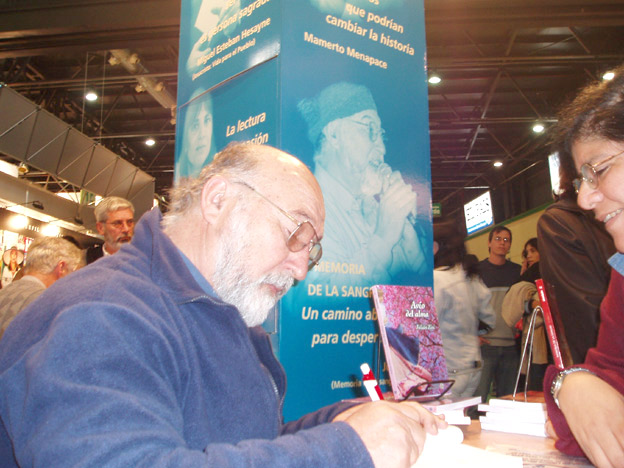Julián Zini presentando sus libros en 2006